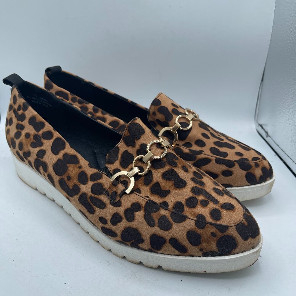 Leopard Print Loafers with Gold Chain Accent – Size 10W